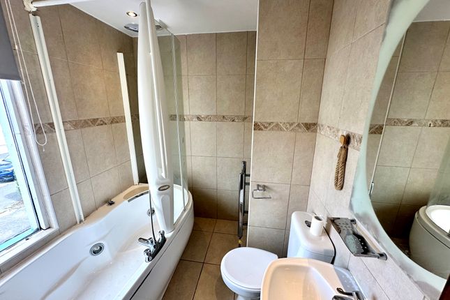 Flat 10, Llandudno photo 3