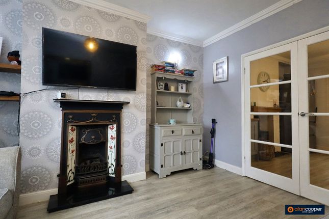 132 The Long Shoot, Nuneaton, Warwickshire photo 3