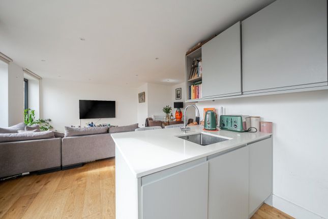 Flat 6, 7, Gressenhall Road, London photo 5