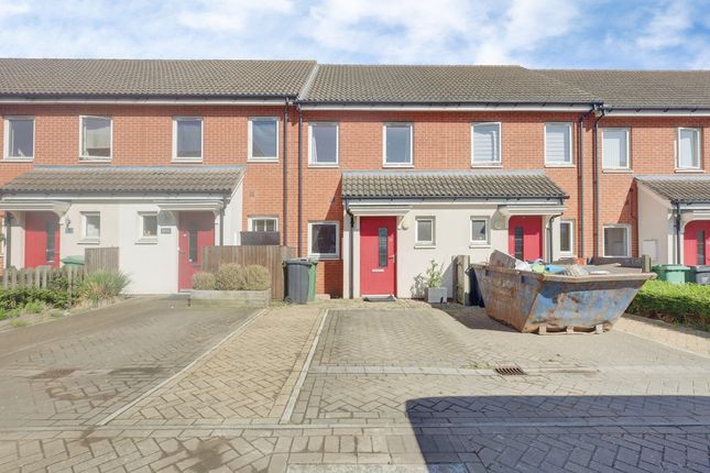 15, Nightingale Grove, Basildon photo 2