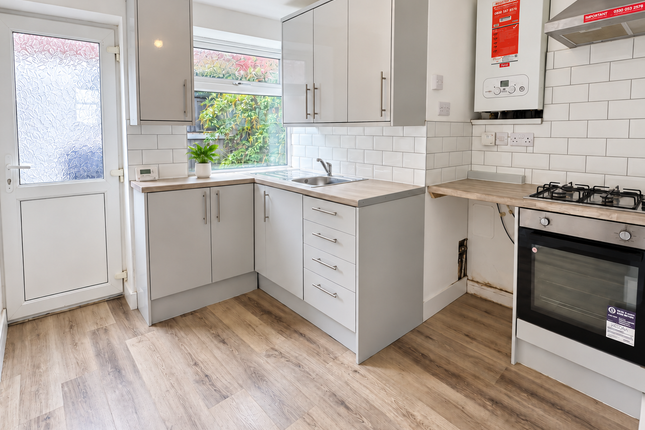 105 Regent Street, Treorchy photo 3