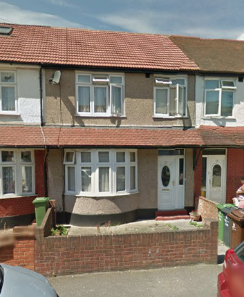 3 bed terraced house to rent in Turnage Road, Dagenham