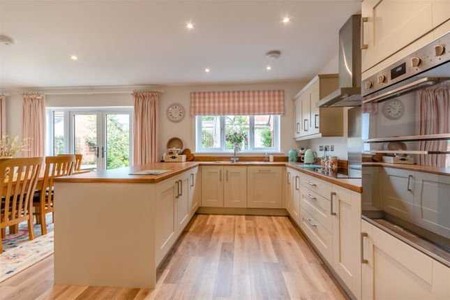 10, Chase View, Newent photo 4