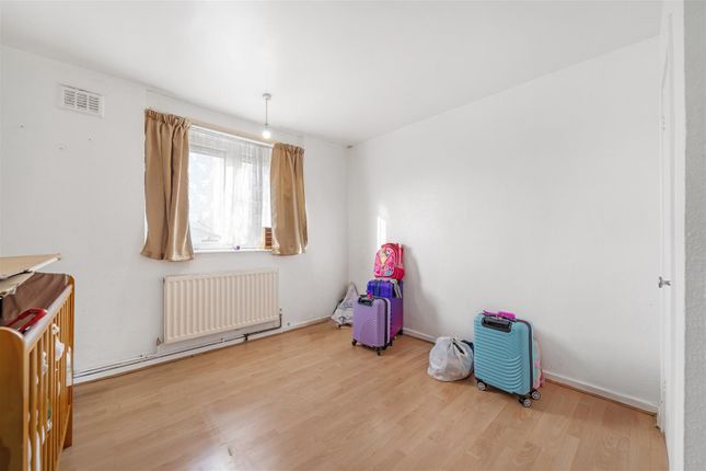 Flat for sale in Benton's Lane, West Norwood