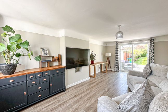 3 Hillview Drive, Wirral photo 3