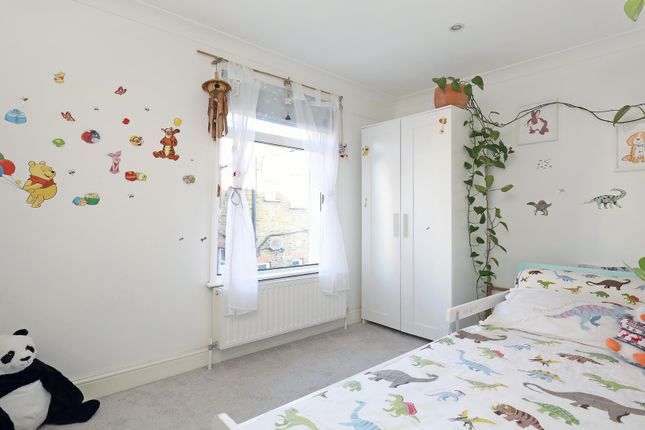 Flat for sale in Junction Road, Ealing
