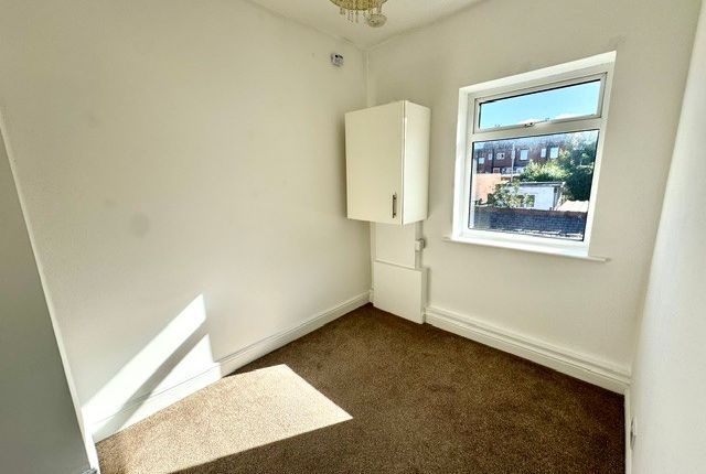 13, BARNSLEY photo 4