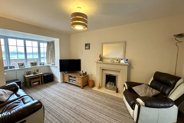 27, Nest Common, Walsall photo 2