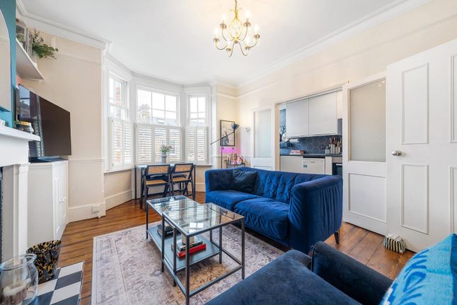 Flat 2, 8, Thornbury Road, London photo 2