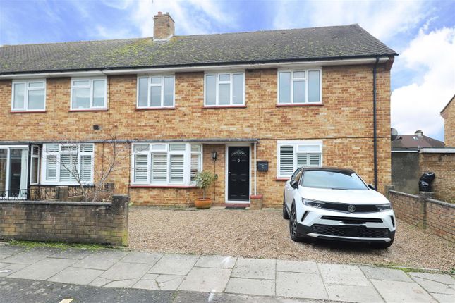 2-bed flat on 3, Peggotty Way, Hillingdon, £350,000