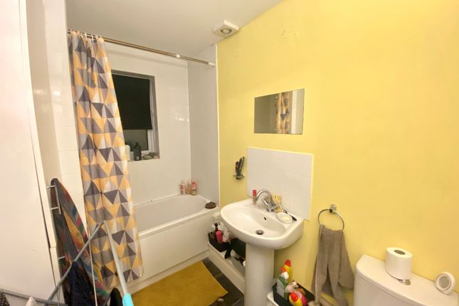 48, Manchester photo 3