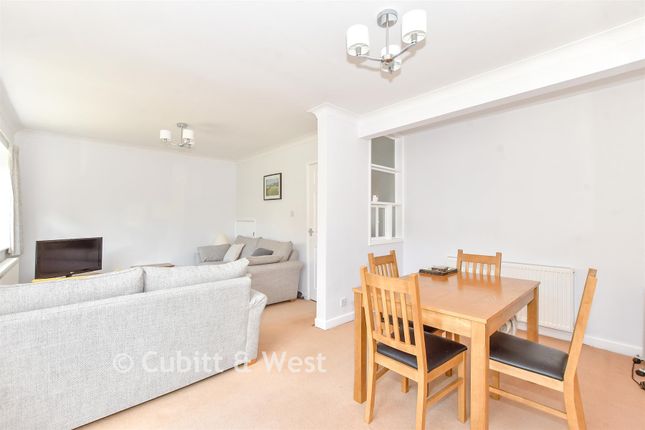 6, The Spinney, Waterlooville photo 4
