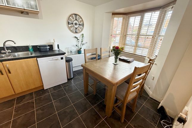 19 Maenol Glasfryn, Llanelli photo 4