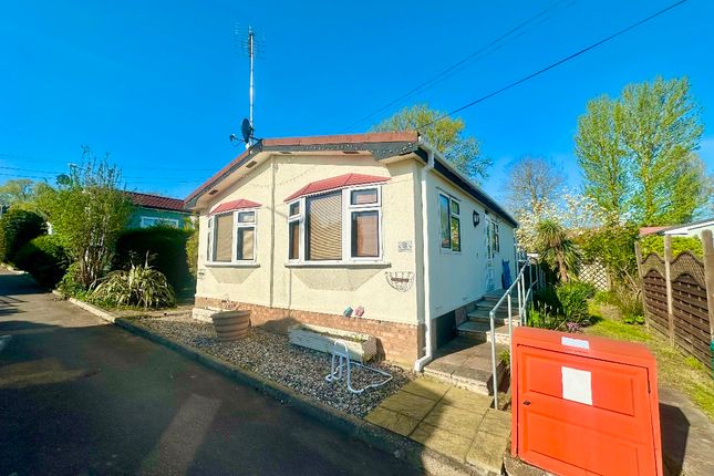 2-bed caravan on 8 Layborne Avenue, Cummings Hall Lane, Romford, £200,000