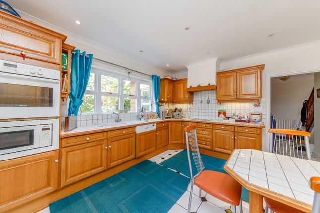 1, Orchard End, Weybridge photo 3