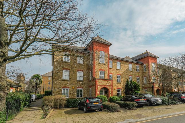 Flat for sale in Stainton Road, Catford, London