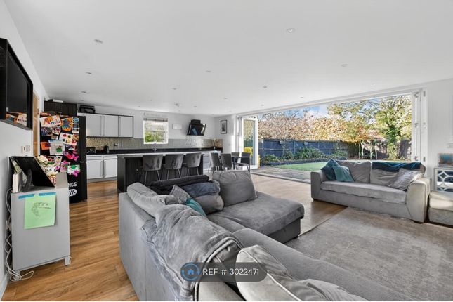 Brier Lea, Lower Kingswood, Tadworth photo 2