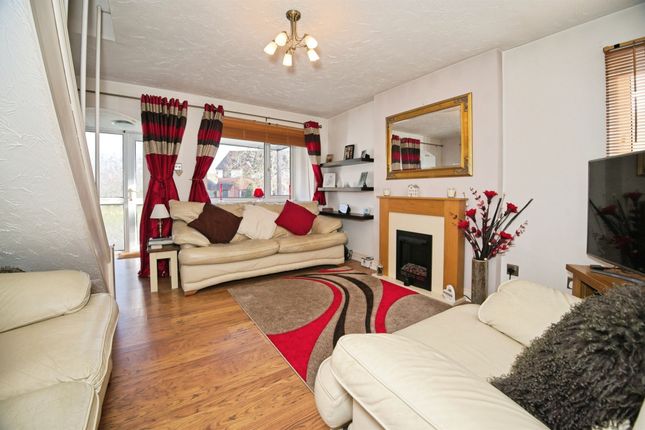 75, Rushfield Gardens, Bridgend photo 4