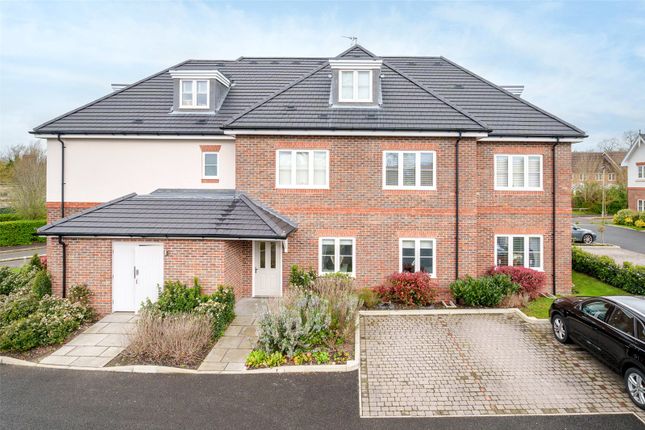 Thumbnail Flat for sale in Kingfisher Place, Bracknell, Berkshire