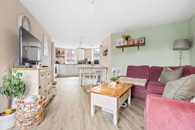 18 Belpaire Close, Henlow photo 3