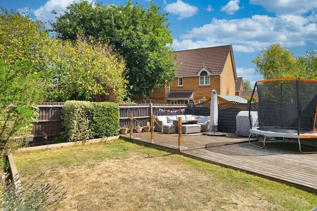 29, Hawkers Close, Southampton photo 2
