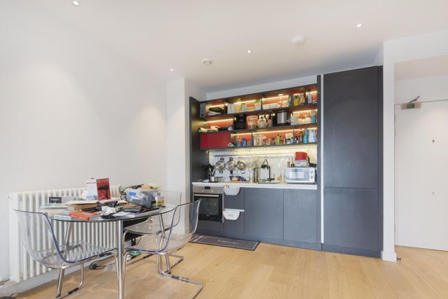 Flat for sale in Grantham House, Botanic Square, London