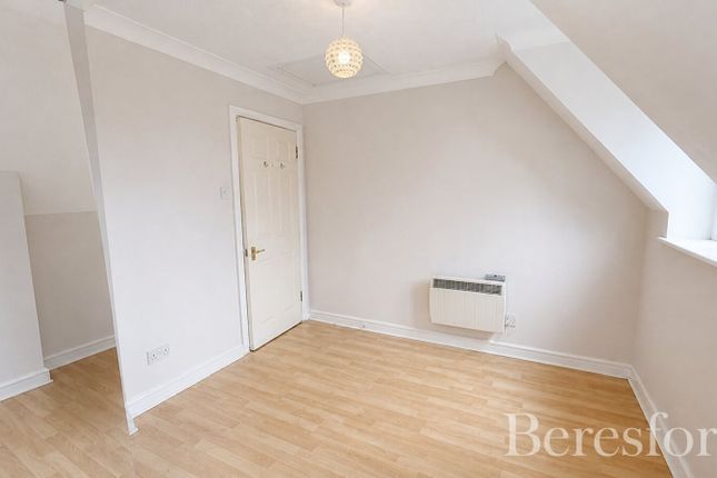 42, Melba Court, Chelmsford photo 4