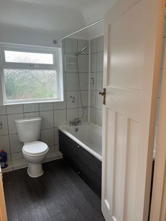 43, The Alders, Feltham photo 4