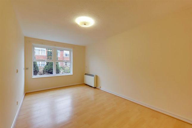 30 Gainsborough Lodge, Worthing photo 2