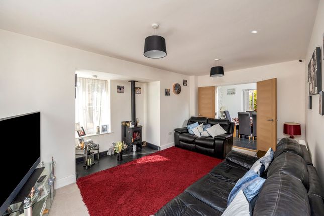 7 The Brambles, Billingshurst photo 4