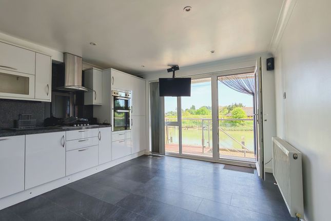 Flat 13, The Boathouse Rock Channel Quay, Rye photo 4