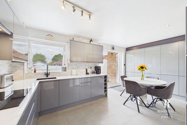 7 Cobham Close, Wallington photo 3