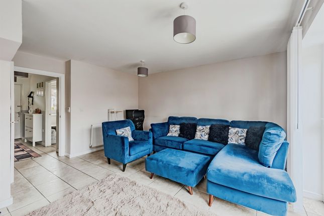 4, Donington Park Close, Edenbridge photo 4