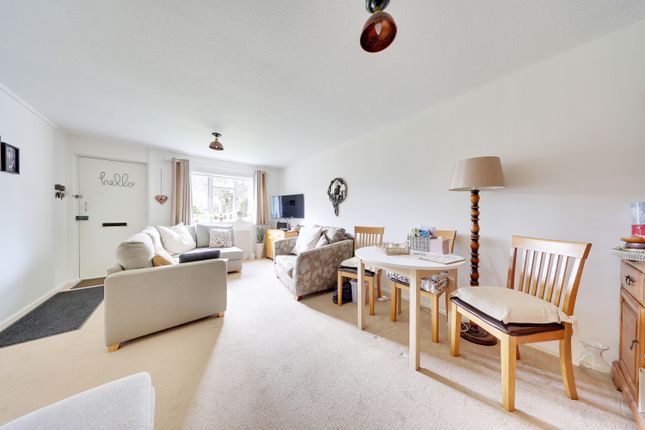 17, Taylor Close, Orpington photo 2