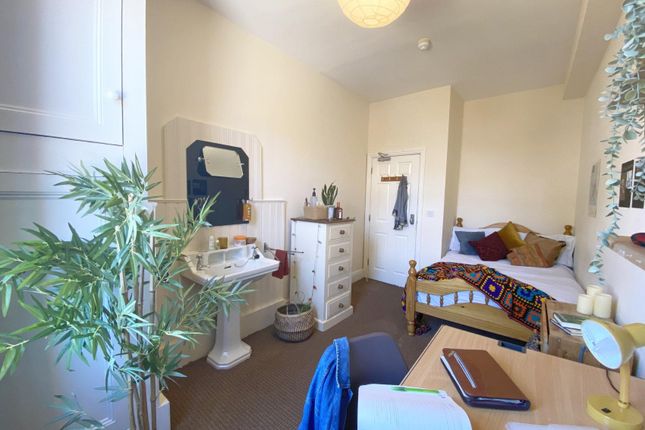 Bright, Well-Kept Bedroom With A Double Bed, Study...