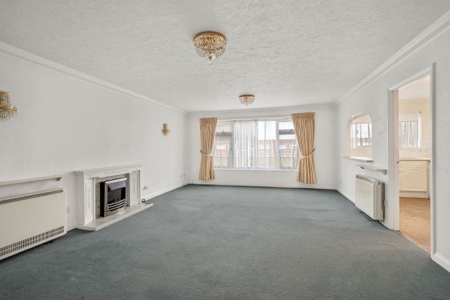 2 Farington Acres, Vale Road, Weybridge photo 2