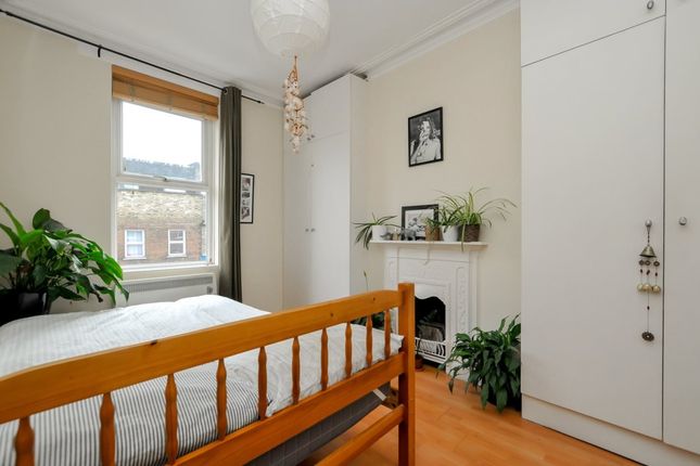 Flat 2, 133a, Essex Road, Islington photo 4