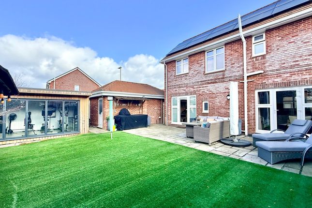 15, Fieldhouse Way, Lymington photo 3