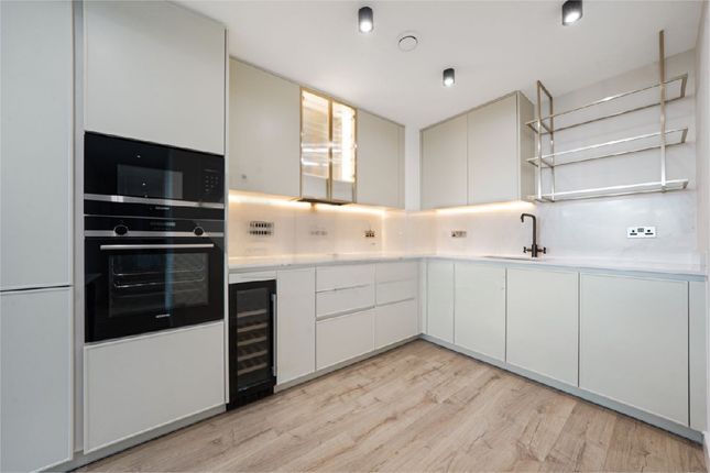 Apartment 206, Valencia Tower, London photo 3