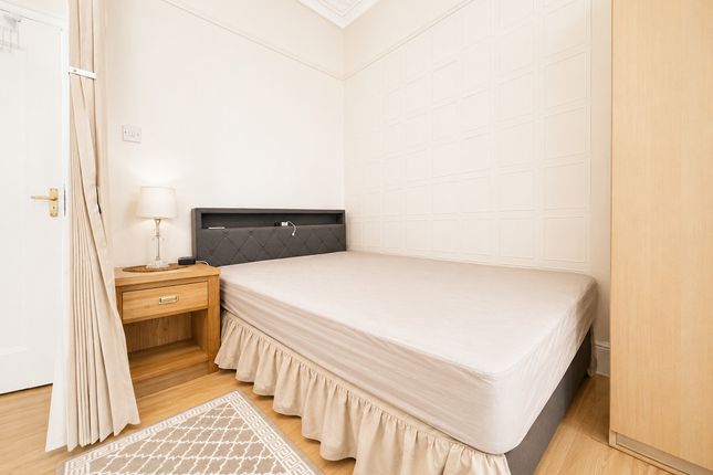 Flat Flat 1, 2, New Quebec Street, London photo 4