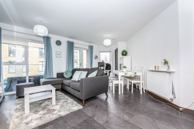 275, James Smith Court, Dartford photo 2