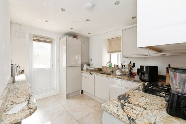 Room 5, 34, Durham Road, London photo 4
