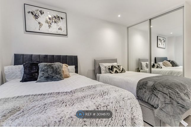Flat, Radley House High Street, Slough photo 5