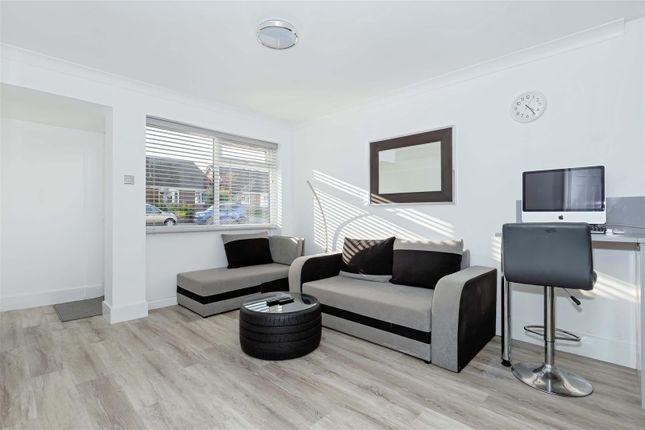 17, Floral Dene Court, Wantley Road, Worthing photo 3
