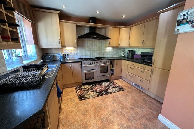 6, Eluneds Drive, Brecon photo 3