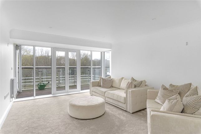 Flat for sale in Creswell Drive, Beckenham