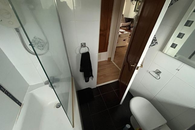 4, Torphin Crescent, Glasgow photo 5