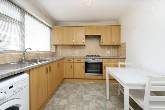 5, Linden Lea, Westfield Park, Pinner photo 2