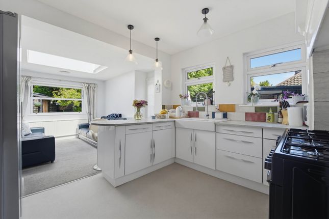 17 Chertsey Road, Ashford, Surrey photo 2