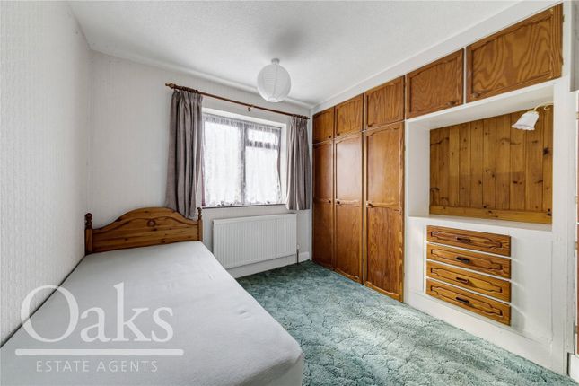 281, Tamworth Lane, Surrey photo 4